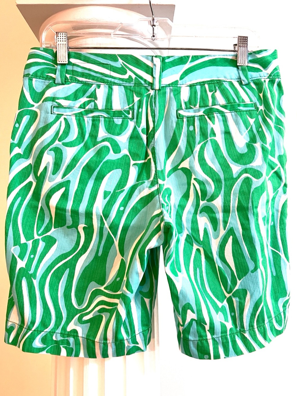 Lilly Pulitzer 10” The Chipper Bermuda Shorts Resort White Finders Keepers Sz 6 - Picture 2 of 5